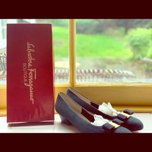 Vintage Ferragamo Bow Pump-blue Suede, in box